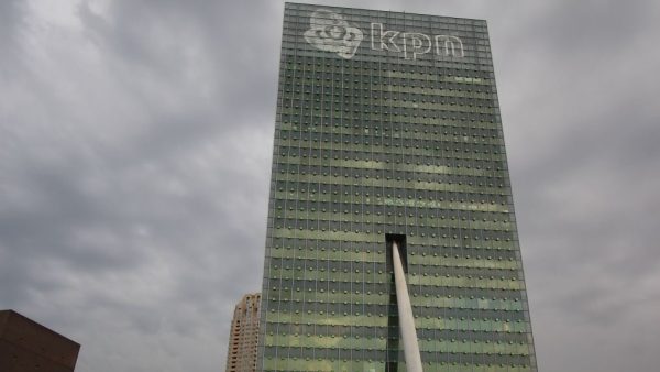 De 7 van MT: KPN toont interesse in Fox IT; Eigenaar moederbedrijf Gamma en Karwei wil van aandeel af; Unilever eerste gegadigde voor Estée Lauder; De Bijenkorf niet bang voor concurrentie en meer nieuws!