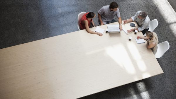 Meer uren in je werk stoppen staat niet automatisch aan betere resultaten, toont de Engelse wetenschapper Morten Hansen aan met een grootschalig onderzoek. Na 5000 managers en medewerkers te hebben onderzocht bundelde hij 7 inzichten in zijn nieuwe boek Great at Work.