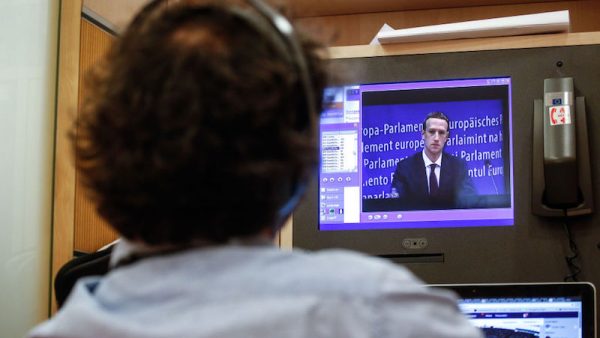 Door de manier waarop Facebook om toestemming vraagt gezichtsherkenningssoftware te gebruiken, laat het bedrijf zijn ware gezicht zien, schrijft MT-hoofdredacteur Thijs Peters.