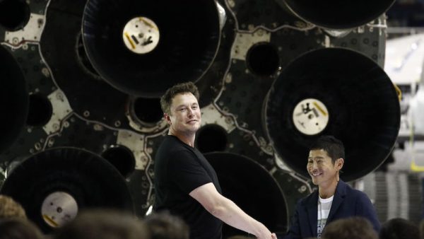 Yusaku Maezawa is de eerste toerist die door Elon Musk naar de maan wordt gestuurd in 2020. Wie is deze Japanse zakenman?
