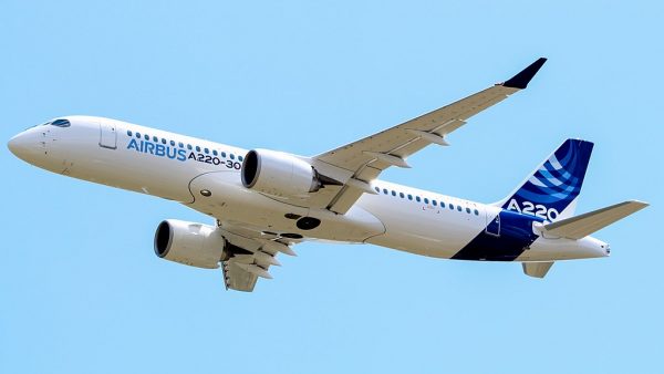 Airbus A220 in de lucht