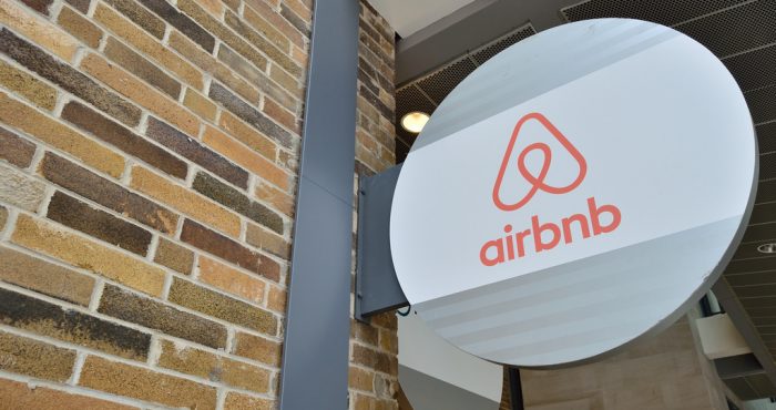 Startups verzamelen 25.000 claims tegen Airbnb (dat zijn poot stijf houdt)