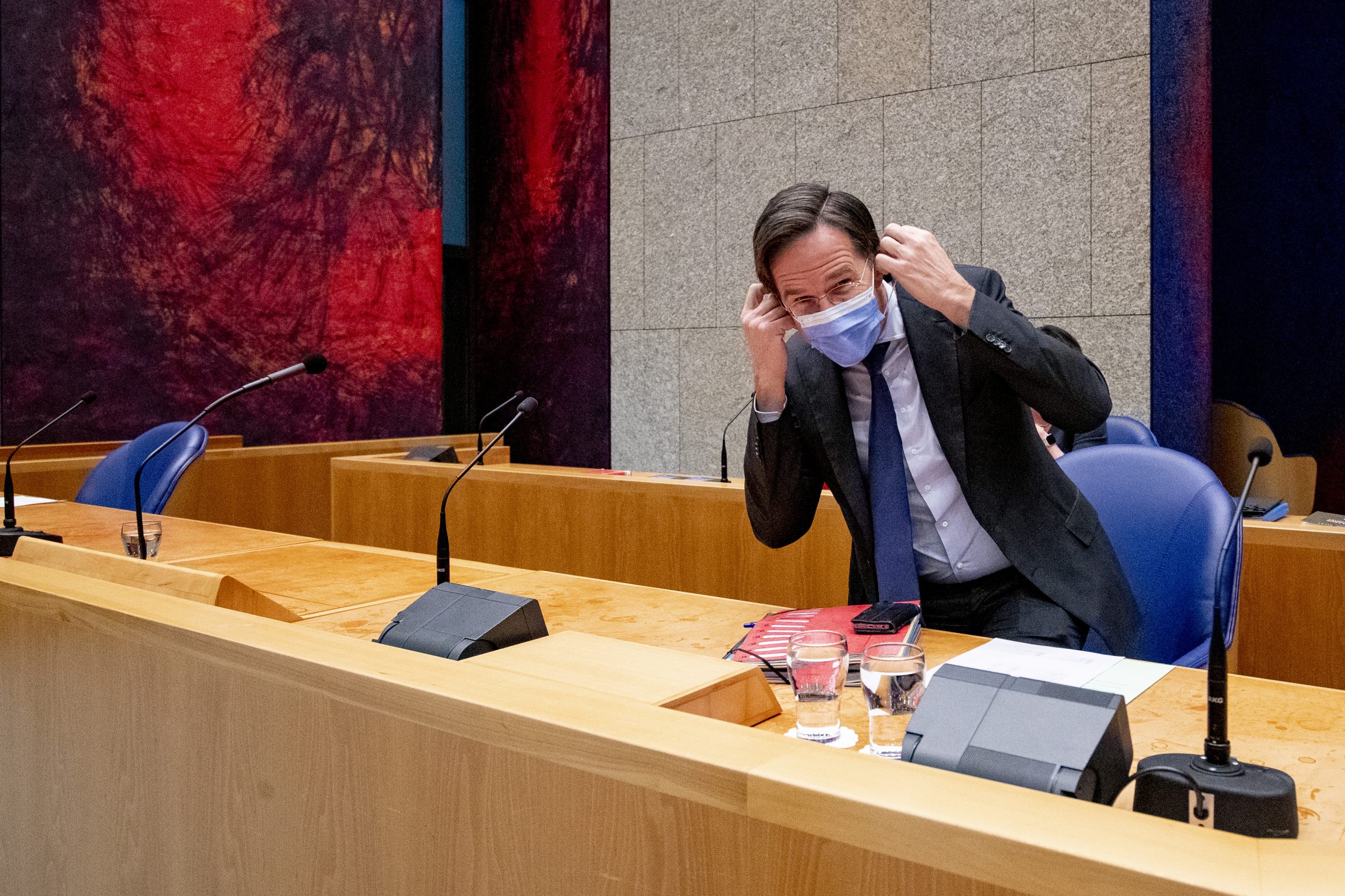 Mark Rutte met mondkapje