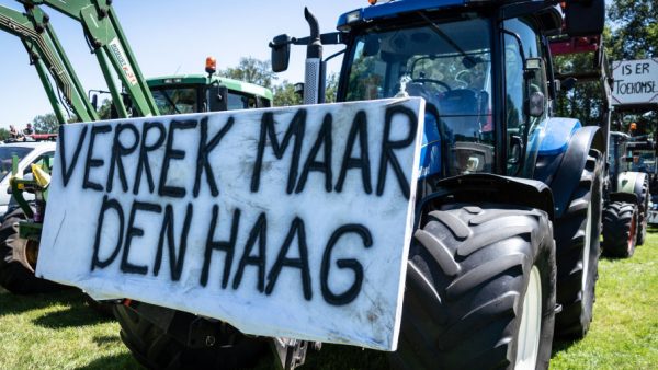 Boeren blokkeren distributiecentra supermarkten &#8211; VNO-NCW waarschuwt voor exodus bedrijven