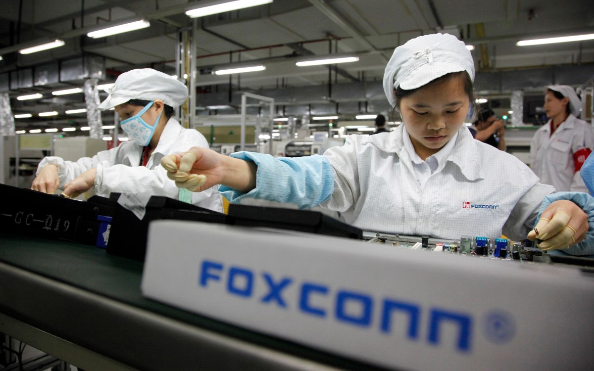 foxconn china taiwan iphone apple
