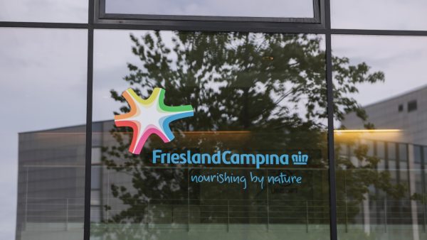 Chinese strafheffingen raken FrieslandCampina hard - Zorgen rond groeiplannen ASML
