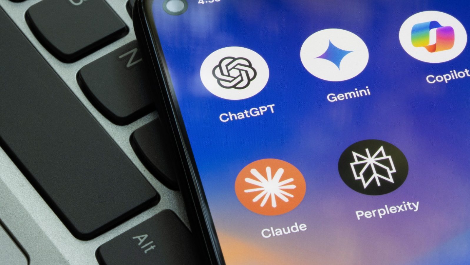 Privacywaakhond slaat alarm: tientallen datalekken door gebruik van AI-chatbots