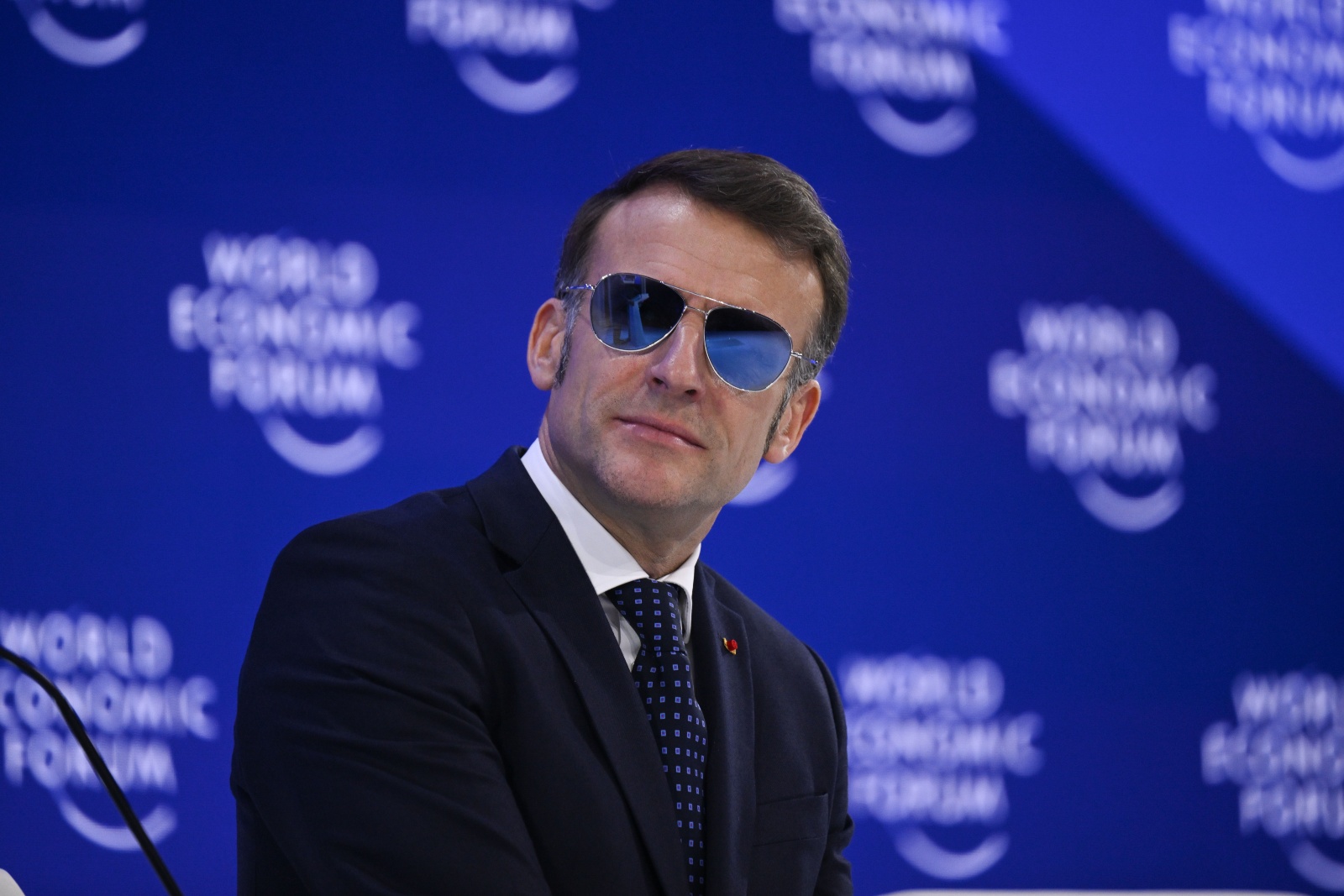 Emmanuel Macron pilotenbril