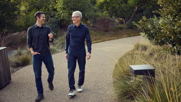 John-Ternus-Tim-Cook-Apple