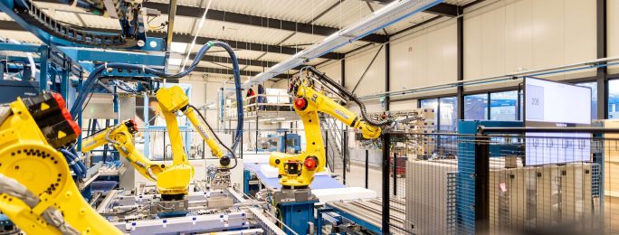 Ze kwamen onze banen pikken, nu zijn robots de laatste kans om de Nederlandse maakindustrie te redden